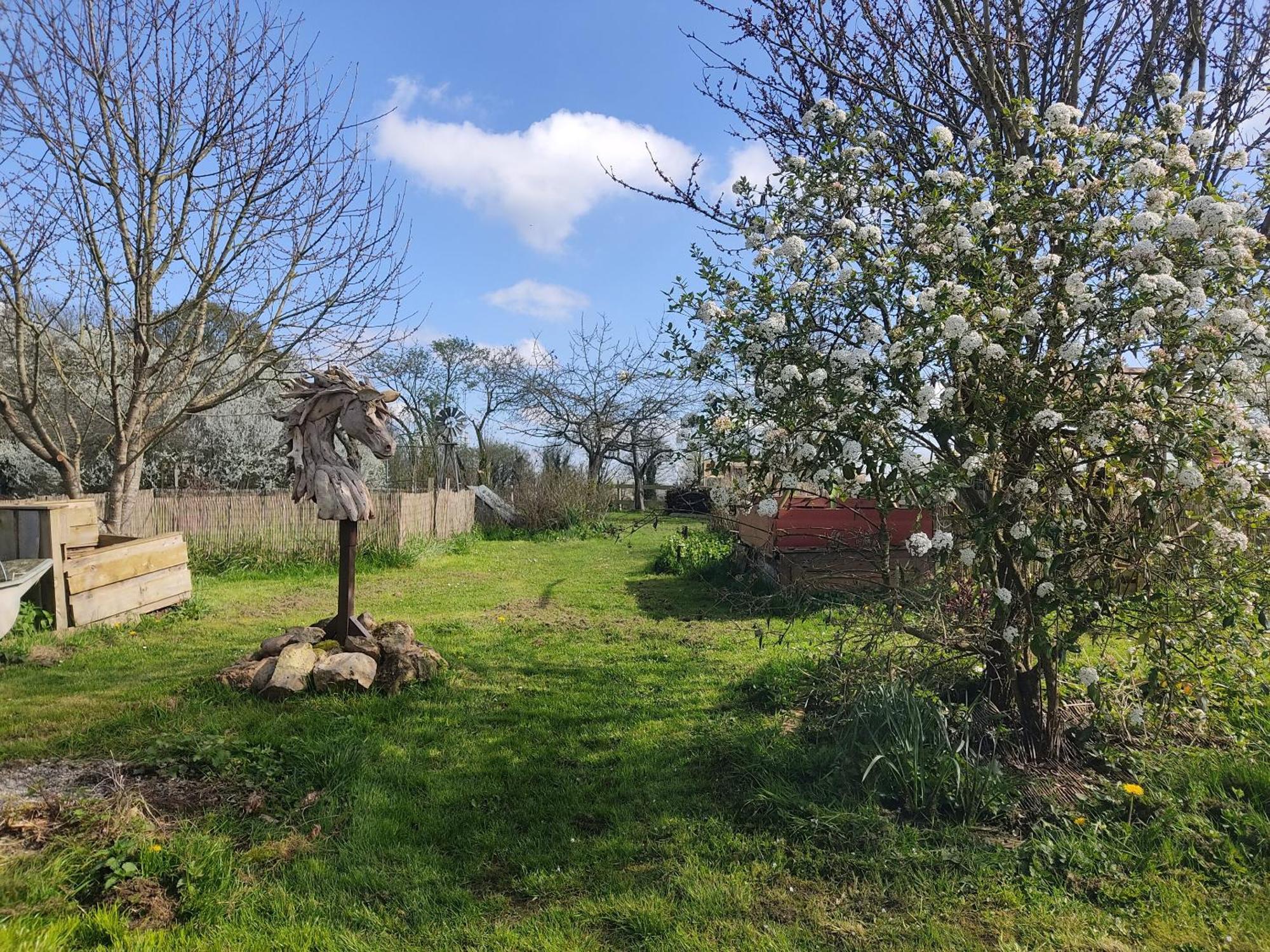 La Valise A Cheval Bed & Breakfast Mezieres-sur-Ponthouin Exterior photo